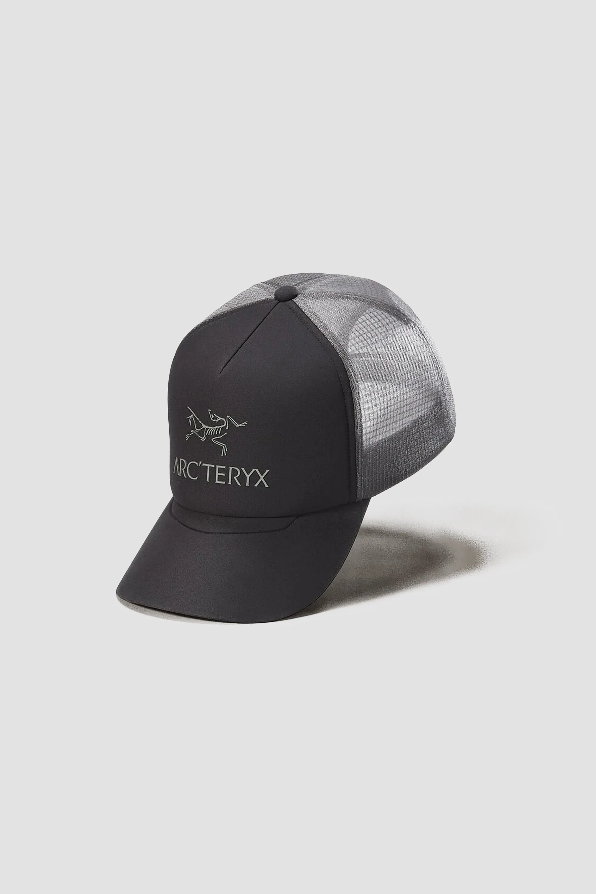 Arc'teryx Men's Bird Word Trucker Curved Hat in Black/Graphite