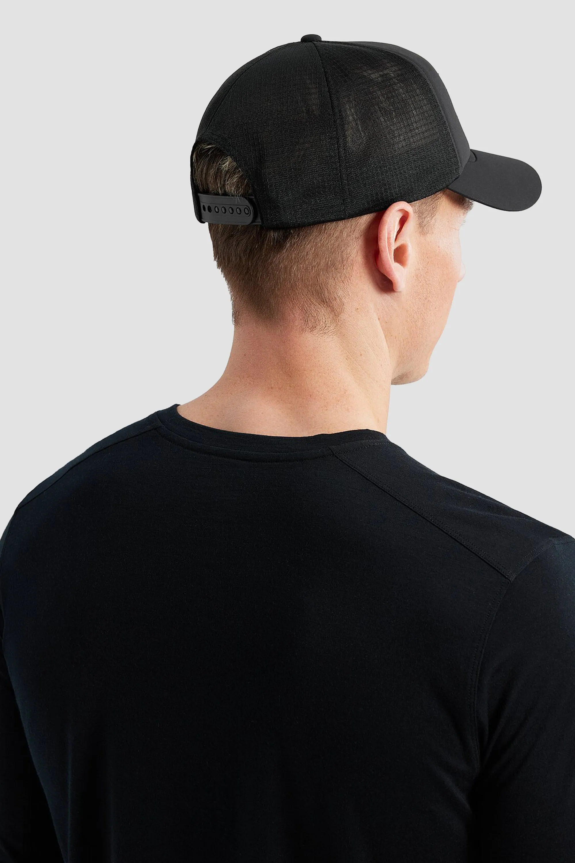 Arc'teryx Unisex Bird Trucker Curved in Black