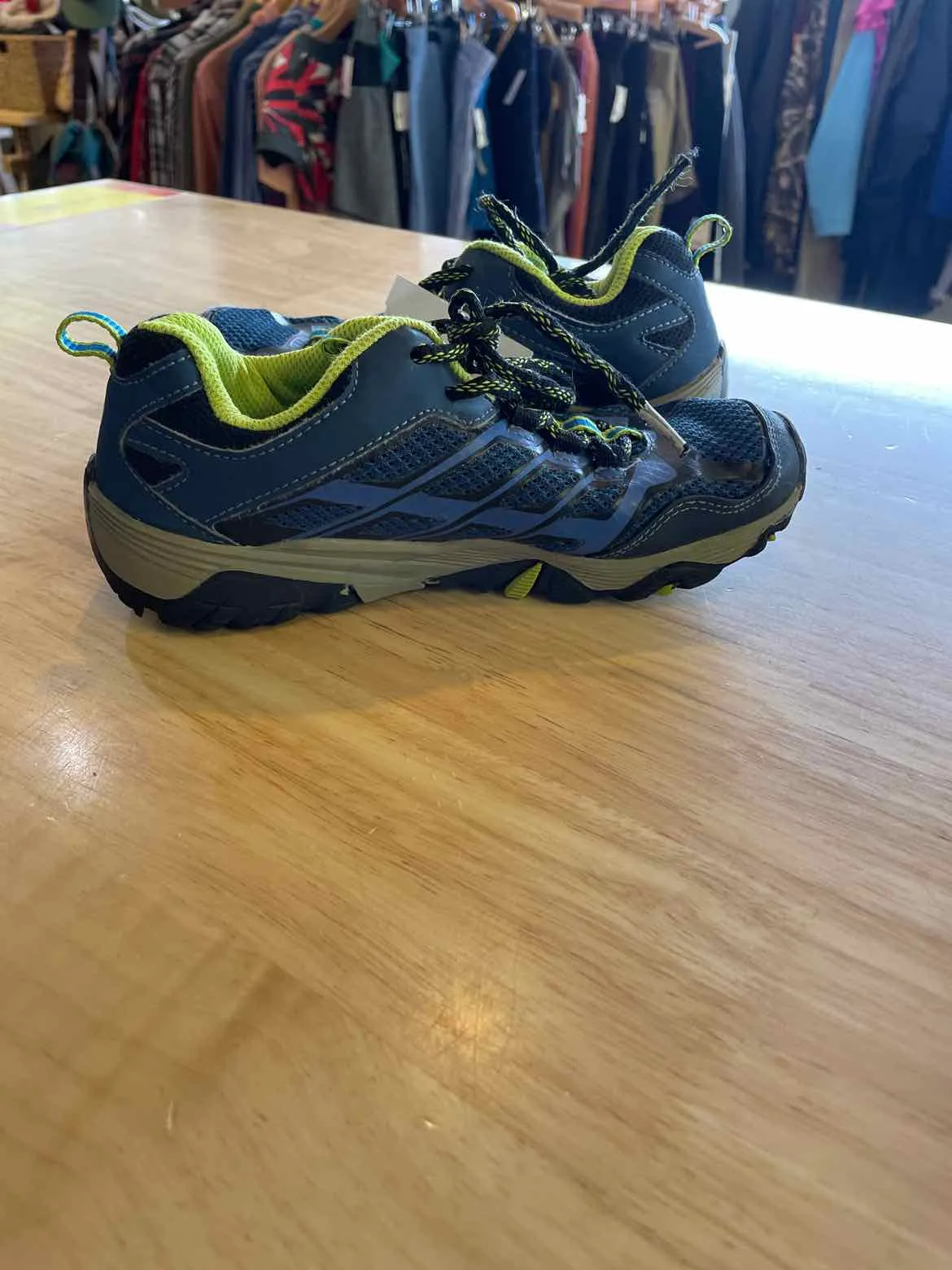 Child Size 1.5 Merrell Boy's Shoe & Boot