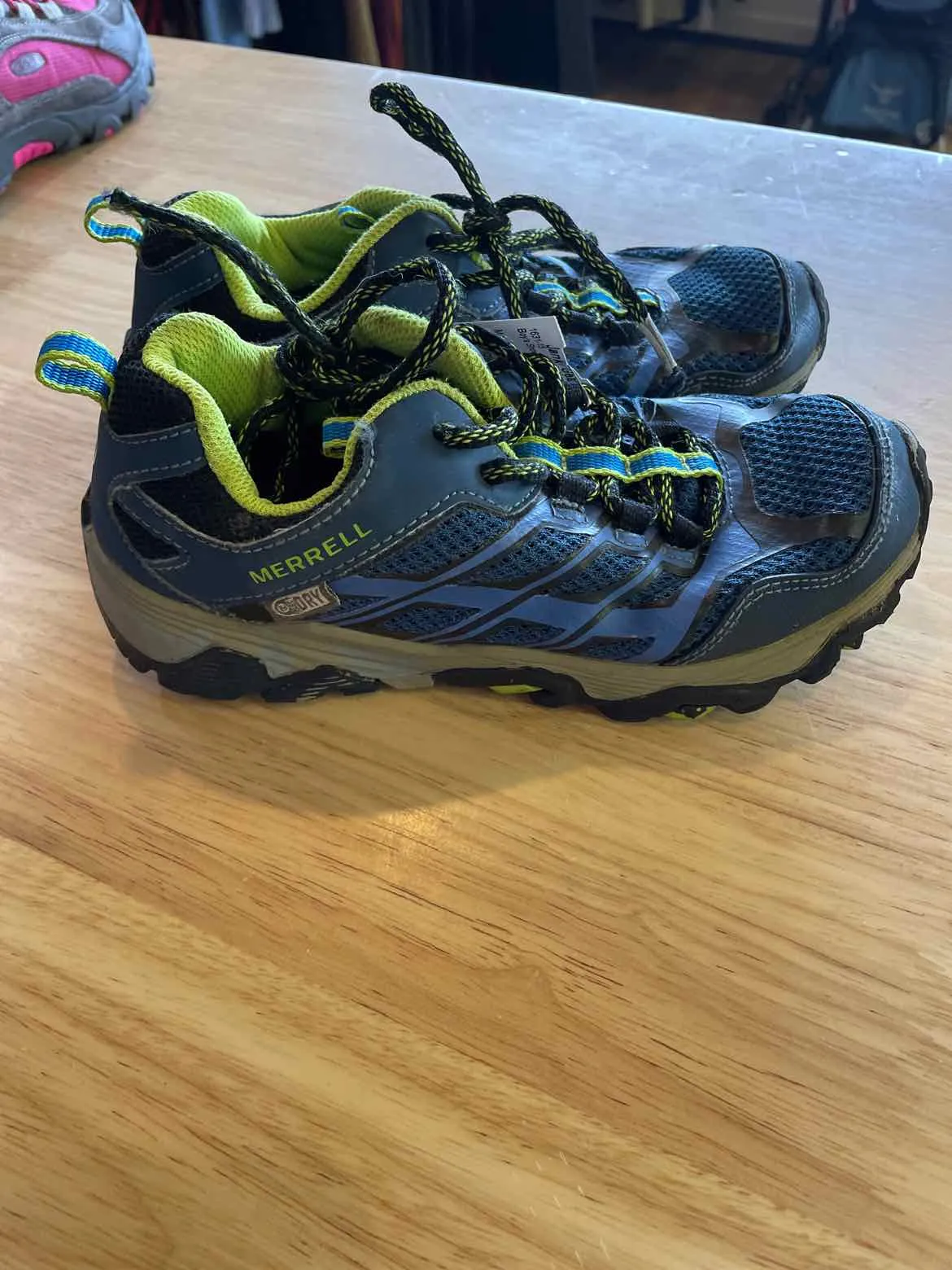 Child Size 1.5 Merrell Boy's Shoe & Boot