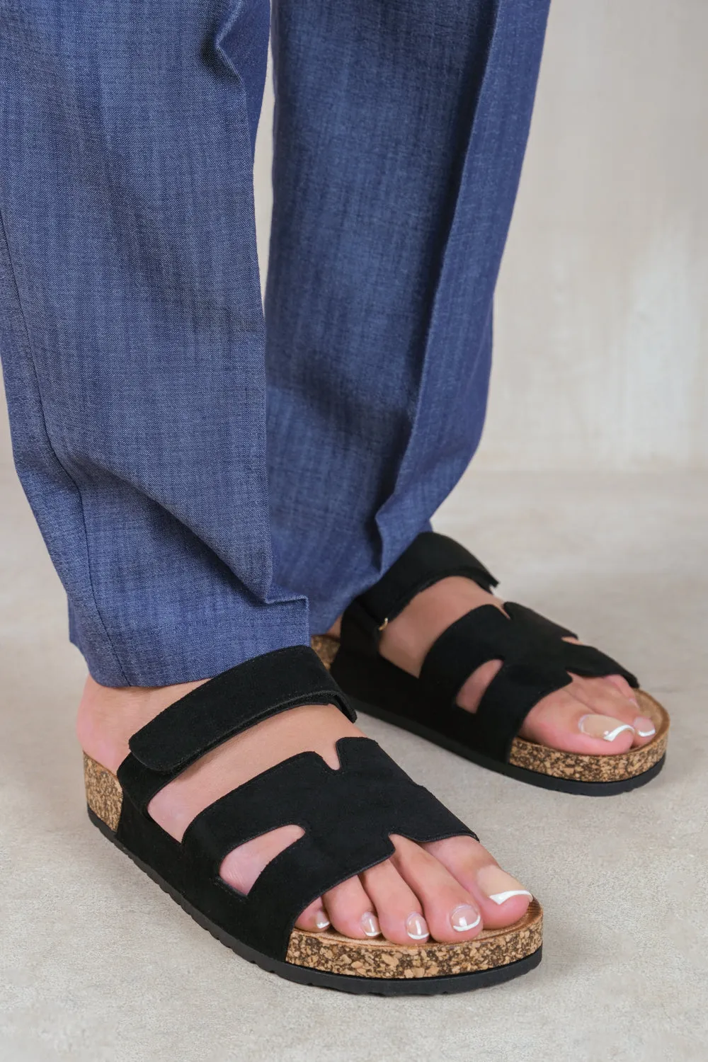 PISA STRAPPY FLAT SANDALS IN BLACK