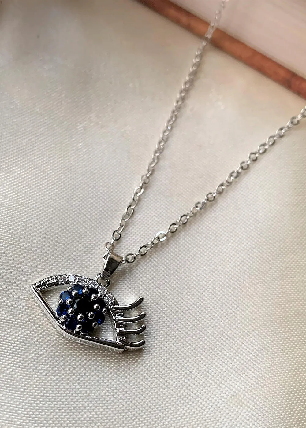 Trendy  Rhinestone Studded Pendant Necklace for Women: Stylish and Protective Jewelry for Any Occasion