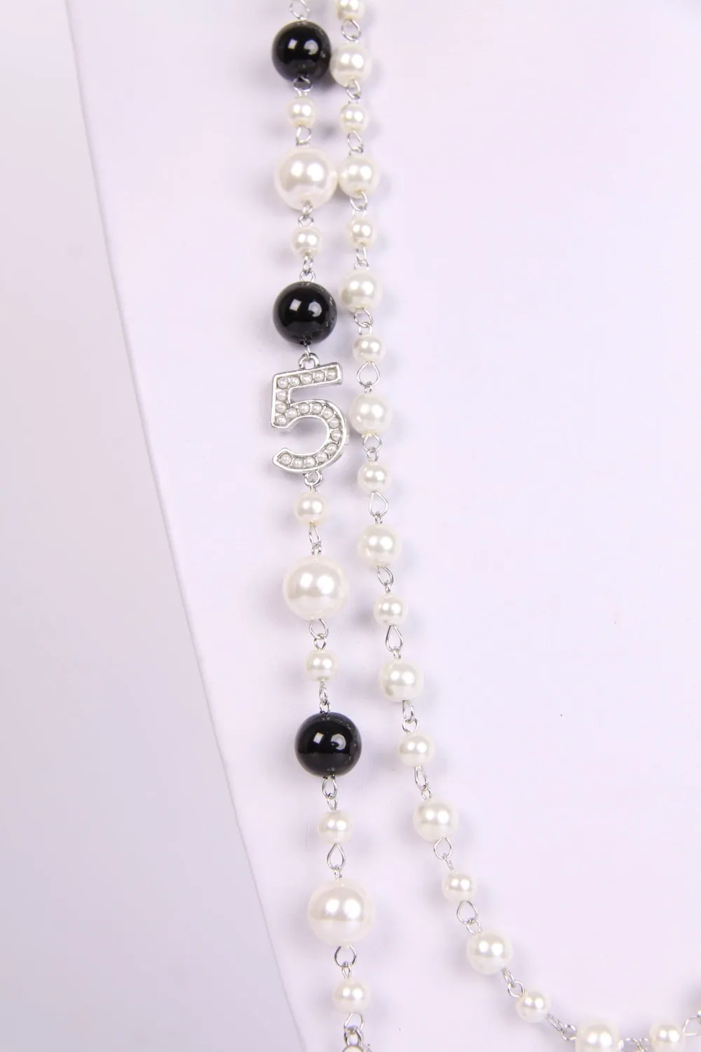 Trendy women's Pearl with Flower and Digit 5